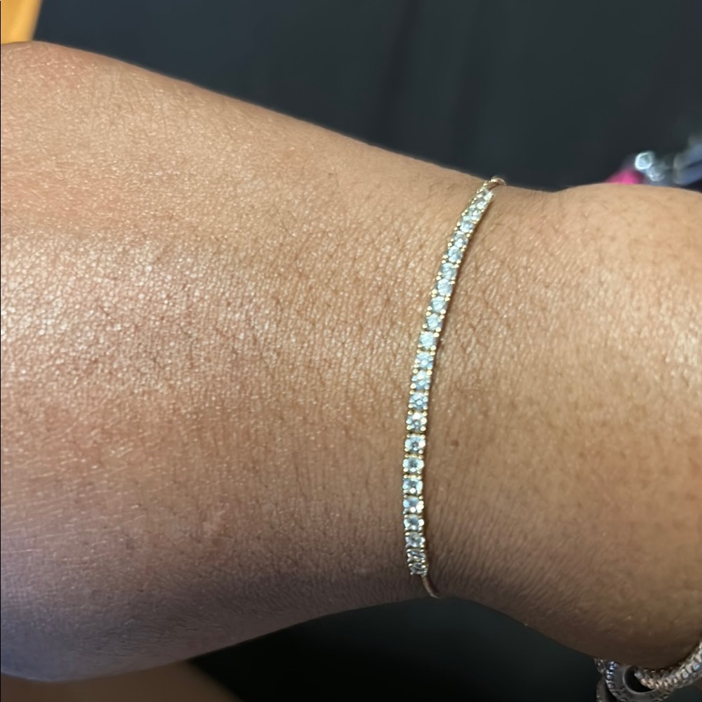 Elegant Gold Bracelet with Sparkling Accents